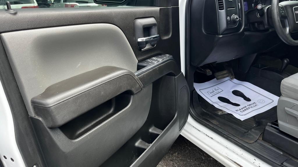GMC Sierra 1500 Base Crew Cab  Short Box 4WD 2017