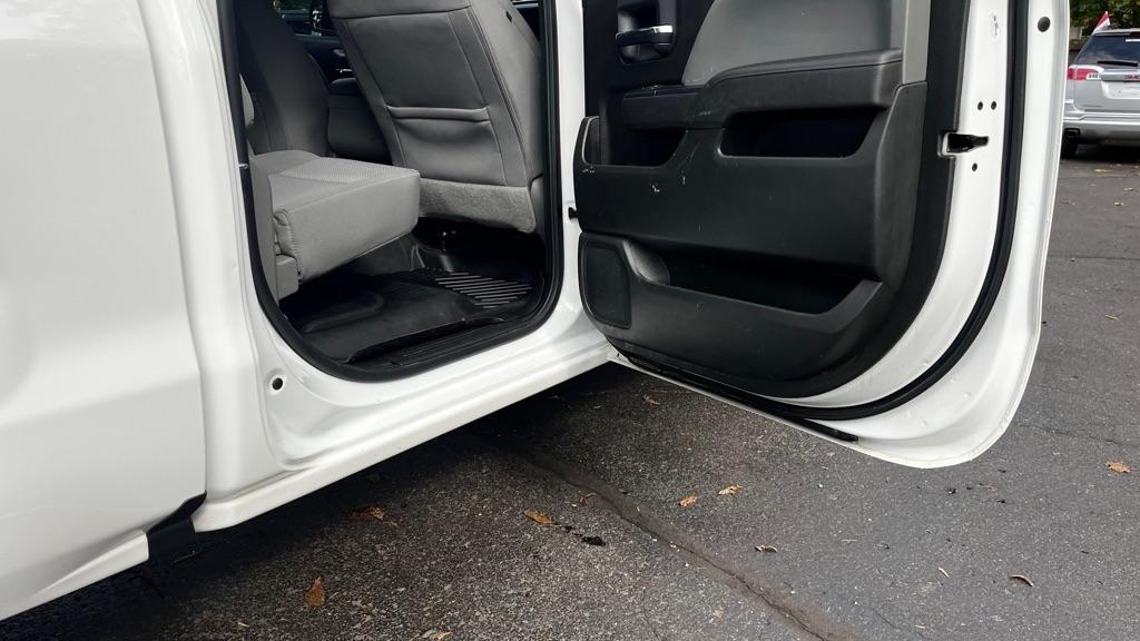 GMC Sierra 1500 Base Crew Cab  Short Box 4WD 2017