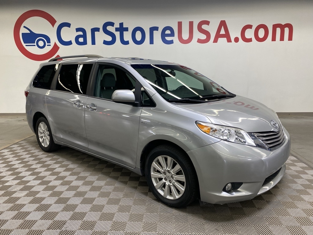 2017 Toyota Sienna XLE Premium's photo