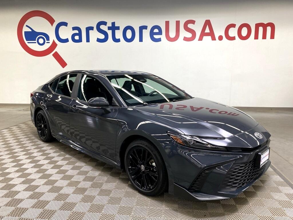 2025 Toyota Camry SE's photo