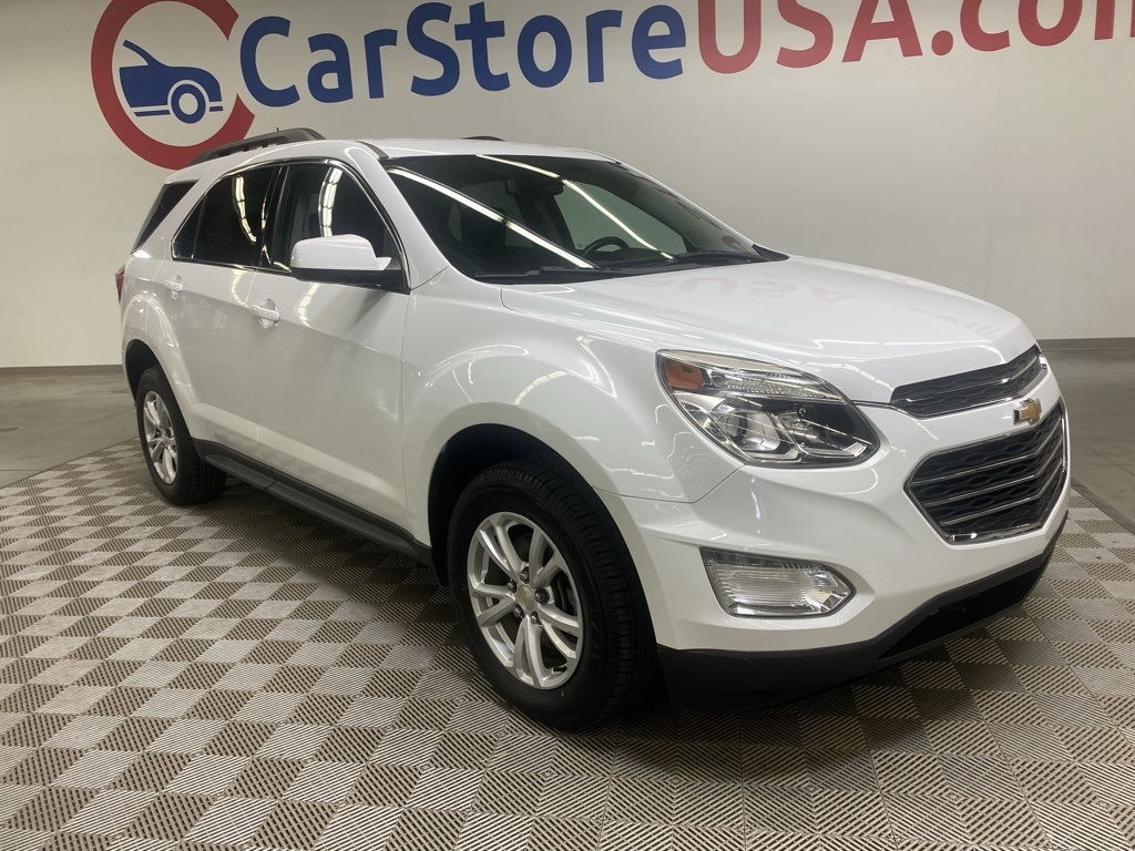 2017 Chevrolet Equinox LT photo 2