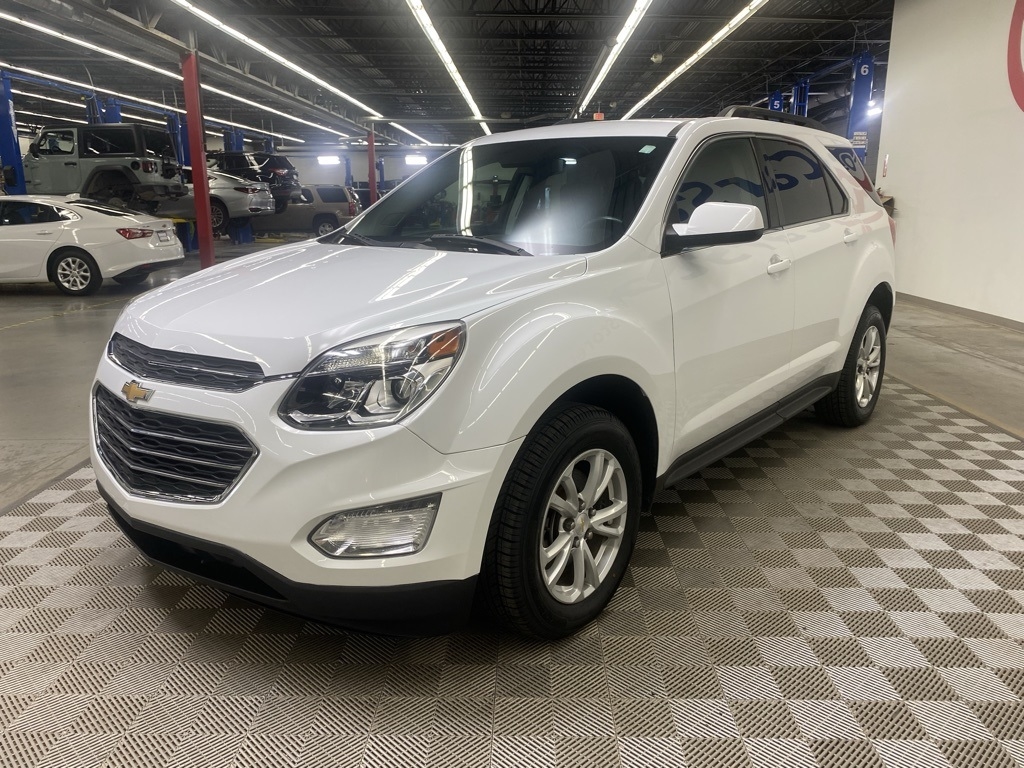 2017 Chevrolet Equinox LT photo 4