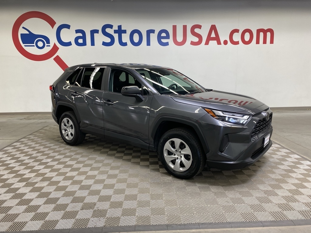 2024 Toyota RAV4 LE's photo