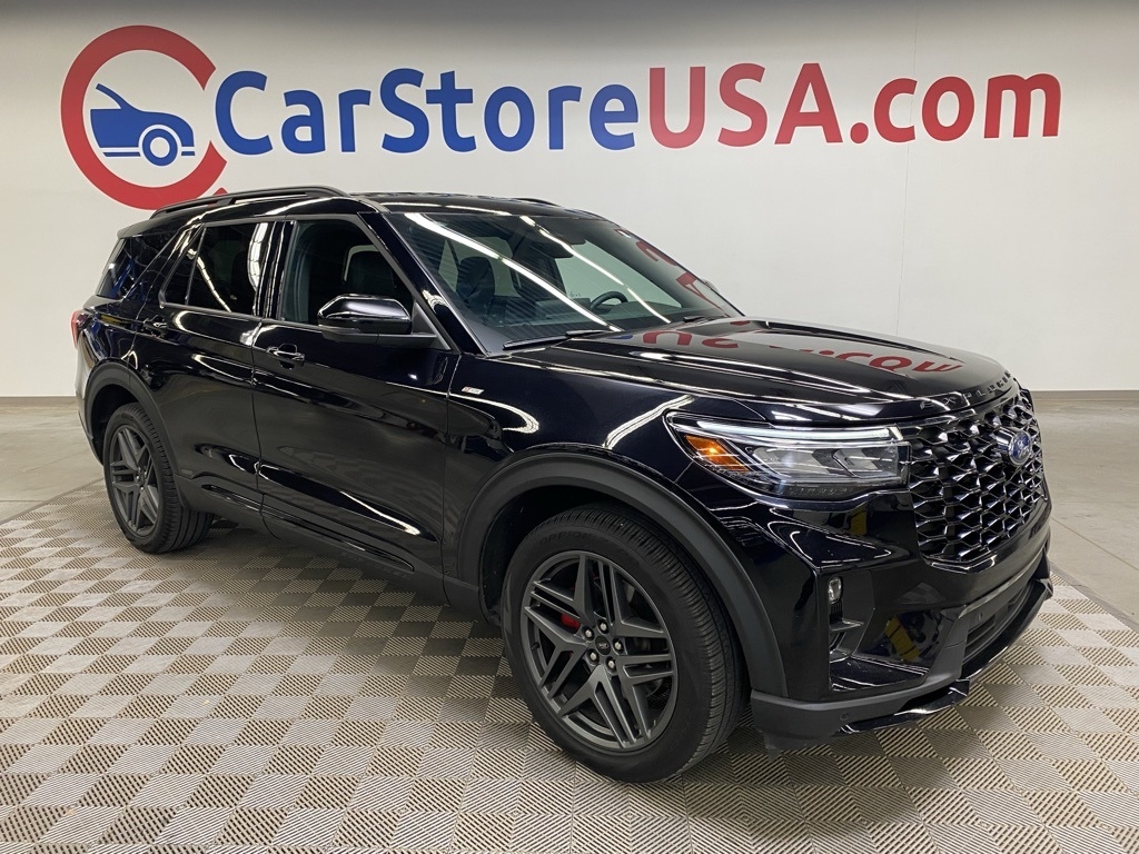 2025 Ford Explorer ST-LINE's photo