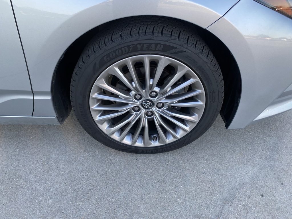 Toyota Avalon  2019