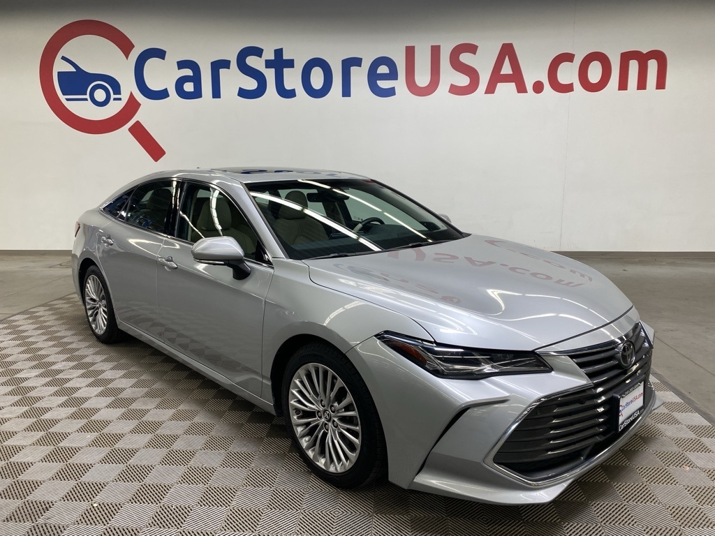 2019 Toyota Avalon Limited's photo