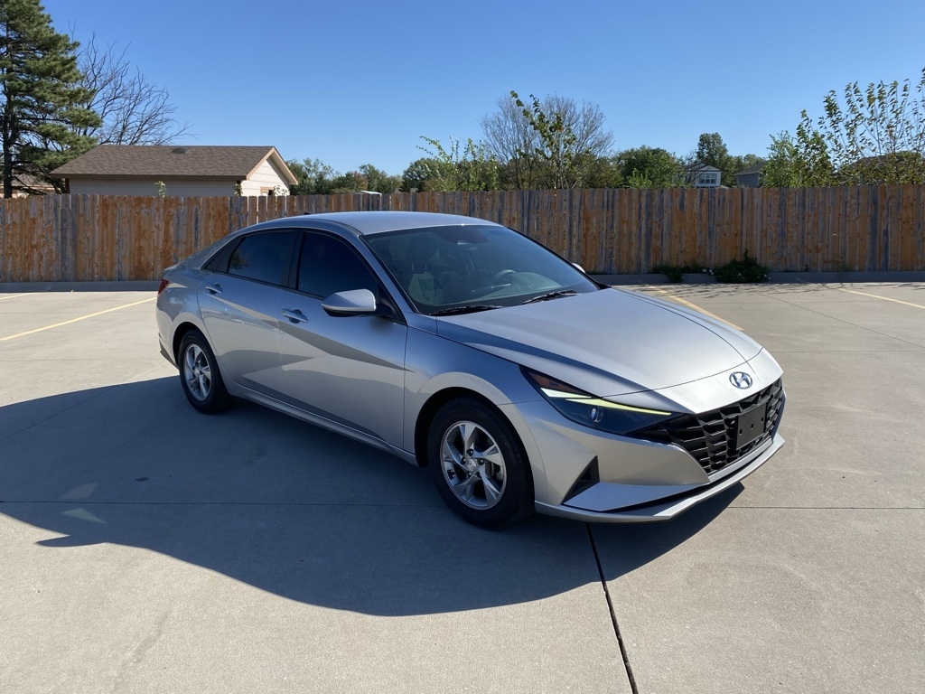 Hyundai Elantra SE 2021