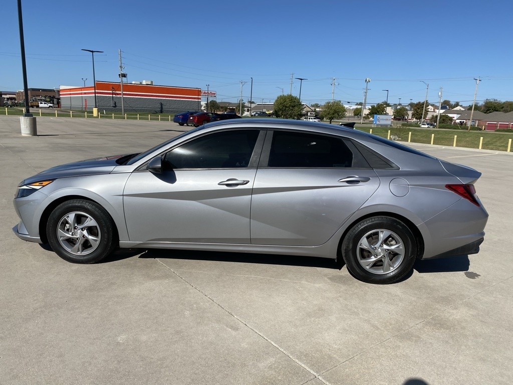 Hyundai Elantra SE 2021