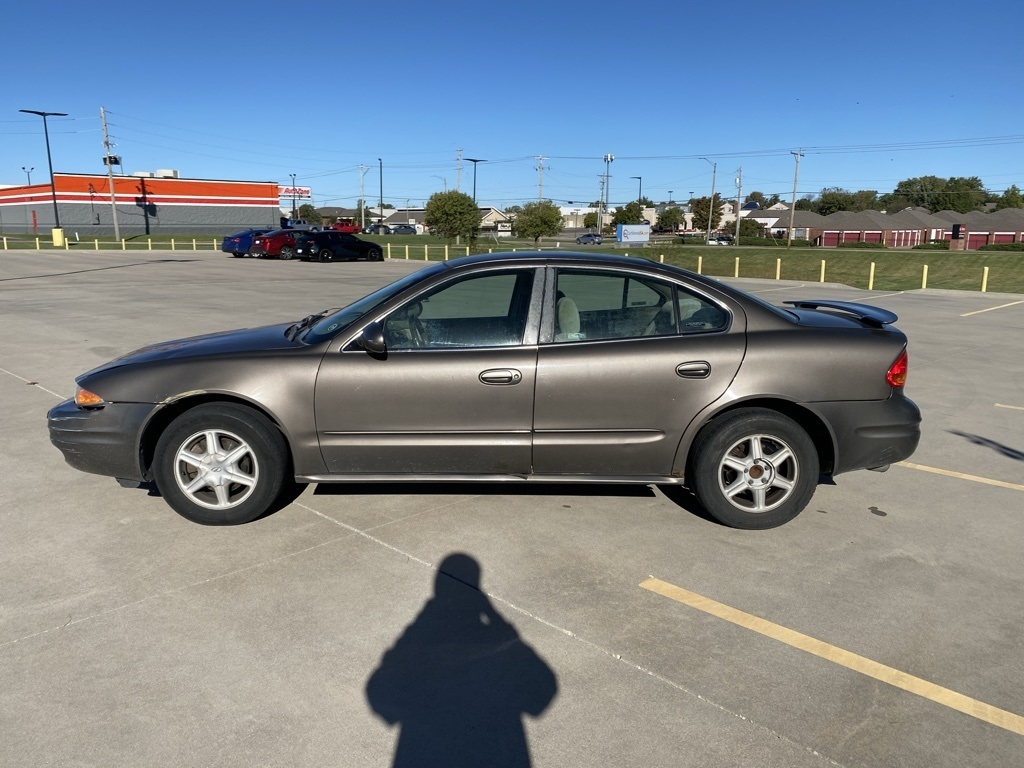 Oldsmobile Alero GL1 Sedan 2002
