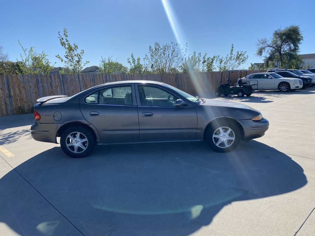 Oldsmobile Alero GL1 Sedan 2002