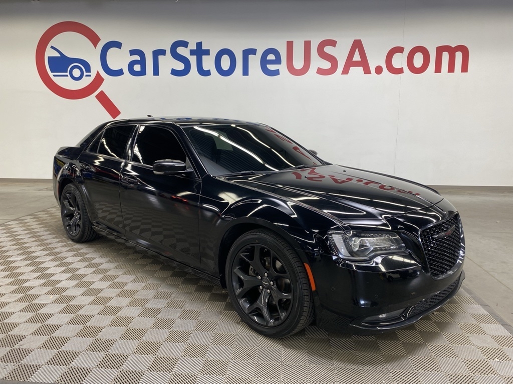 2022 Chrysler 300 S's photo