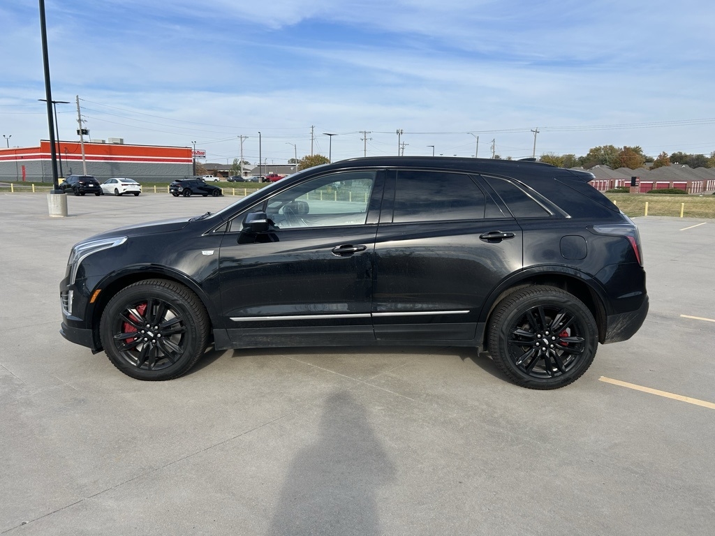 2023 Cadillac XT5 Sport photo 2