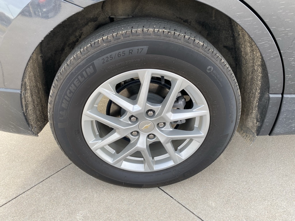 2023 Chevrolet Equinox LT photo 2