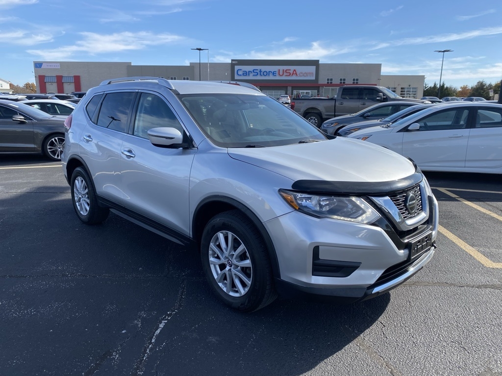 2018 Nissan Rogue SV's photo