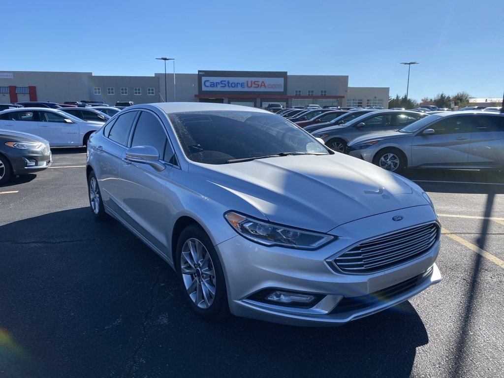 2017 Ford Fusion SE's photo
