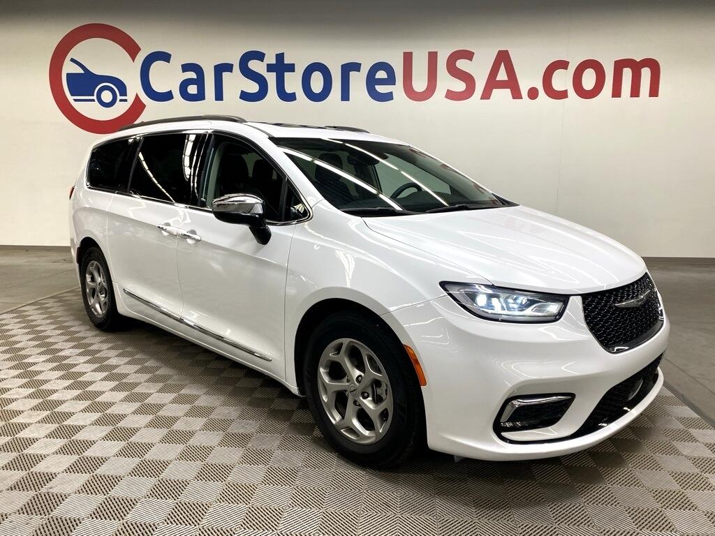 2023 Chrysler Pacifica Limited's photo