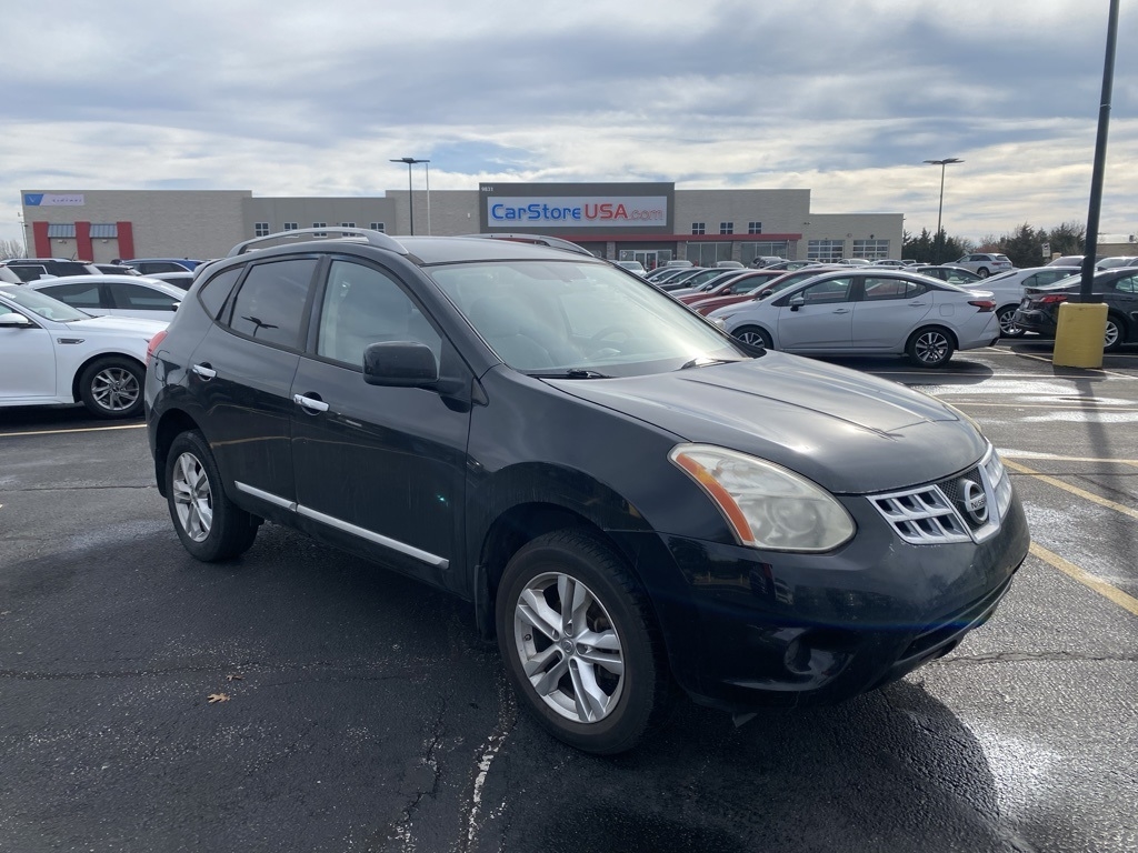 2013 Nissan Rogue SV's photo