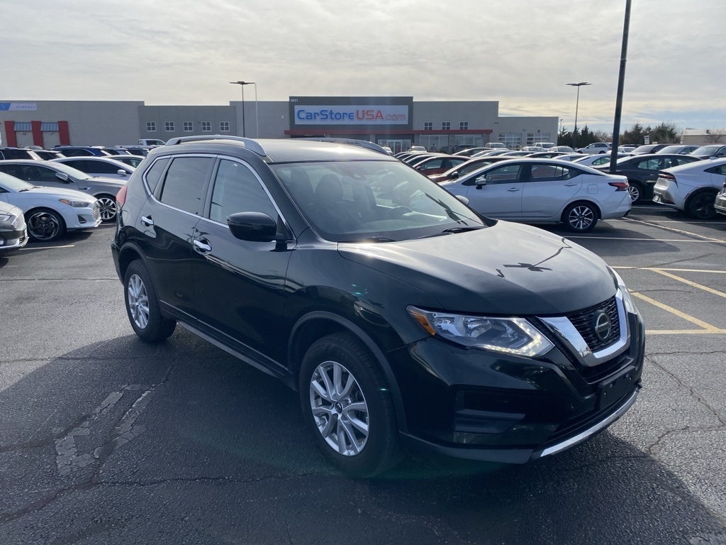 2020 Nissan Rogue SV's photo