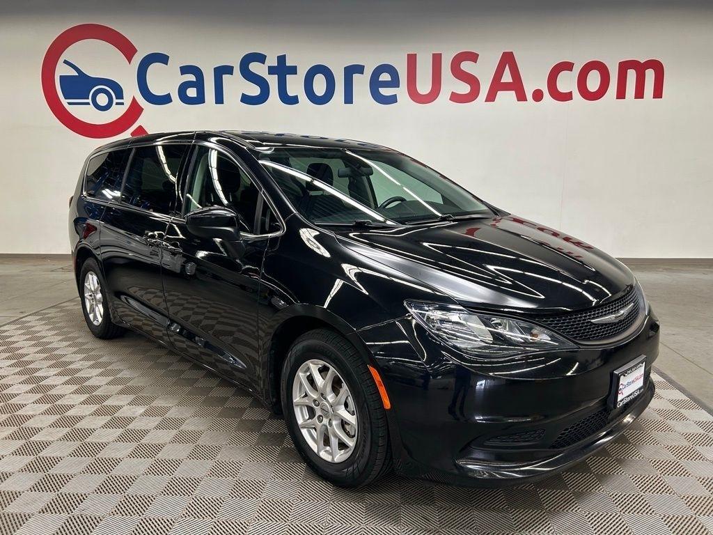 2022 Chrysler Voyager LX