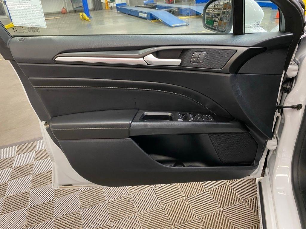 2020 Ford Fusion Titanium - Photo 16