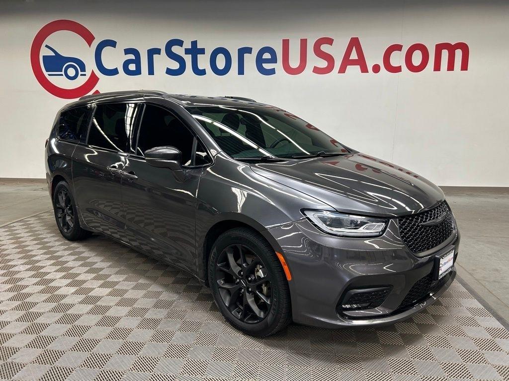 2022 Chrysler Pacifica Touring L's photo
