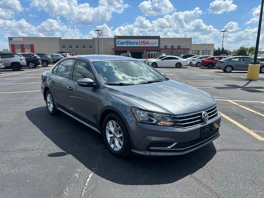 2018 Volkswagen Passat 2.0T S Auto's photo