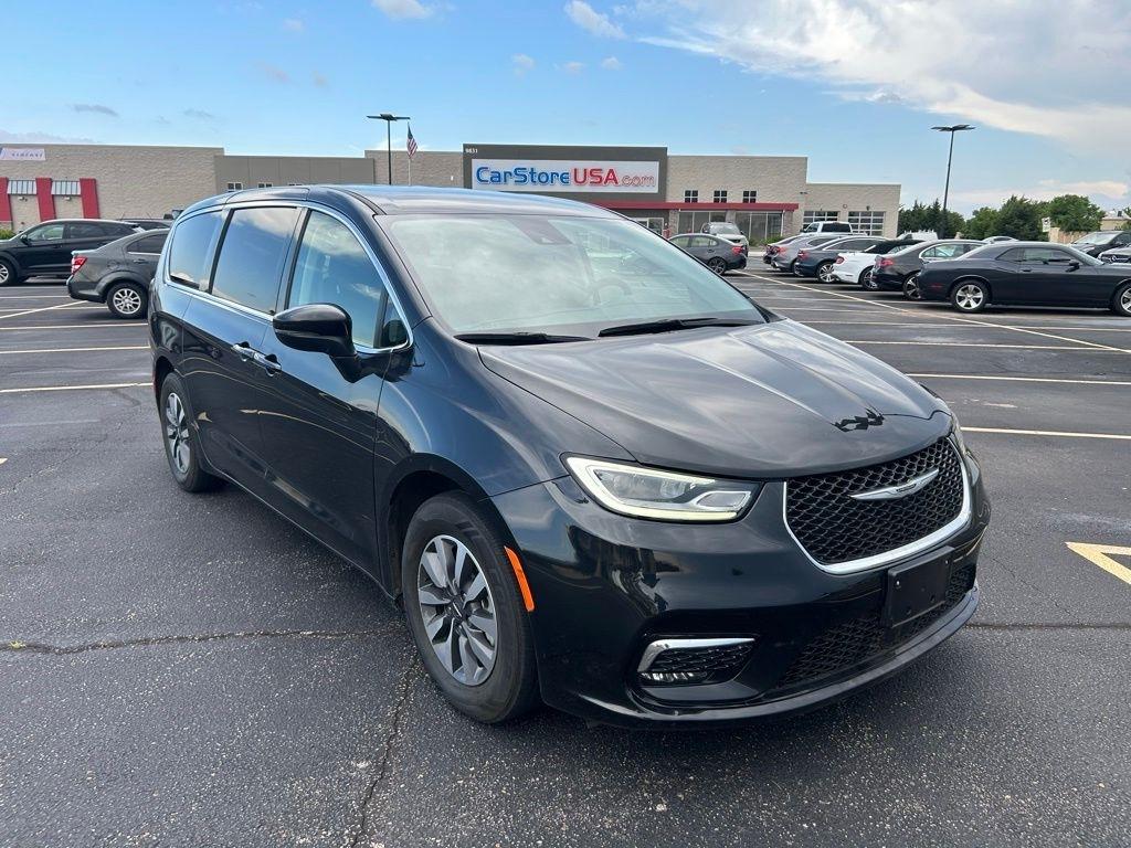 2023 Chrysler Pacifica Hybrid Touring L Hybrid's photo