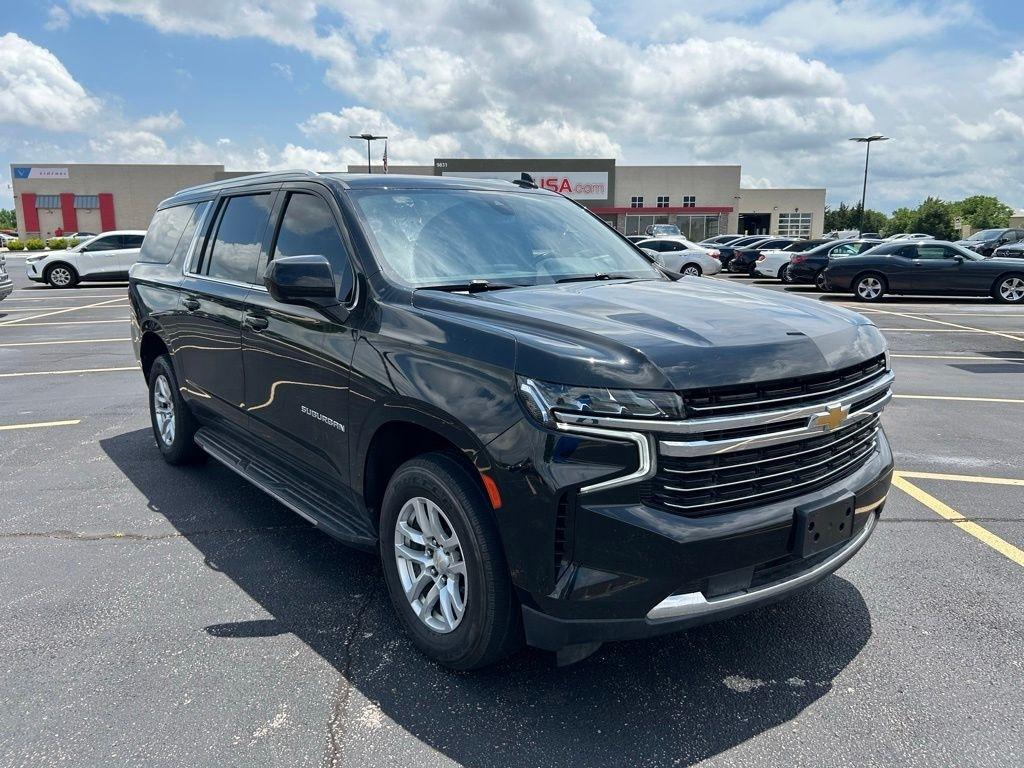 2021 Chevrolet Suburban 4WD 1500 LT's photo
