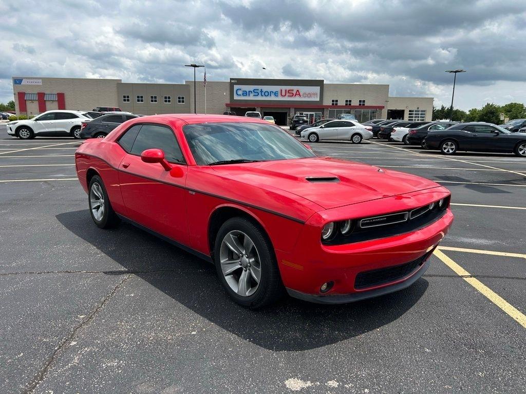 2019 Dodge Challenger SXT Auto's photo