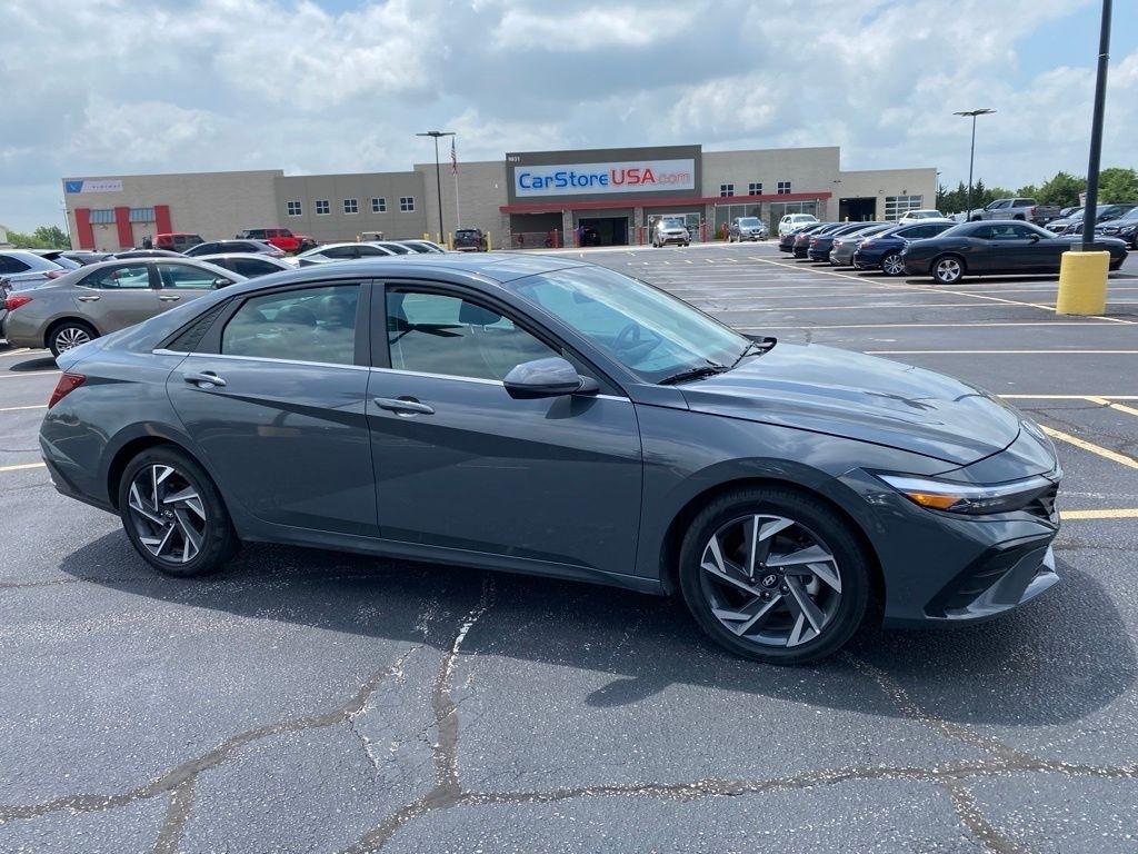 2025 Hyundai Elantra 2.0 Limited IVT's photo