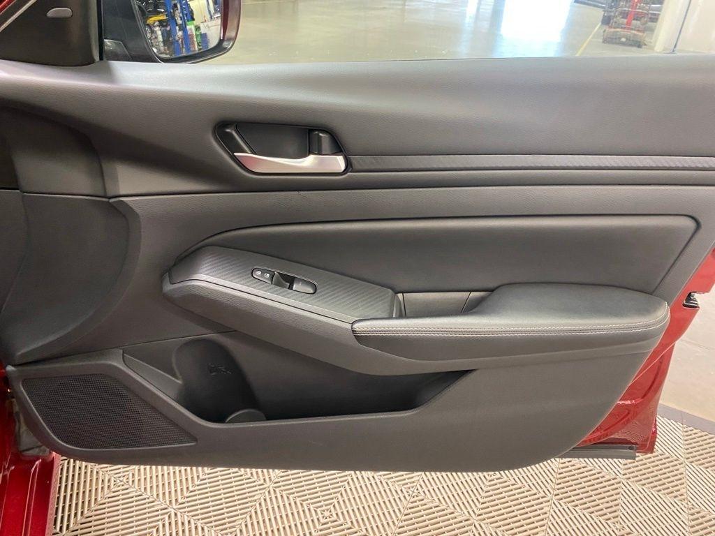 2025 Nissan Altima SV - Photo 10