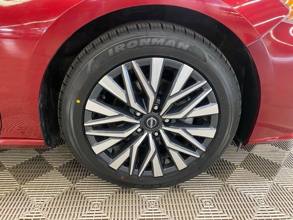 2025 Nissan Altima SV - Photo 12
