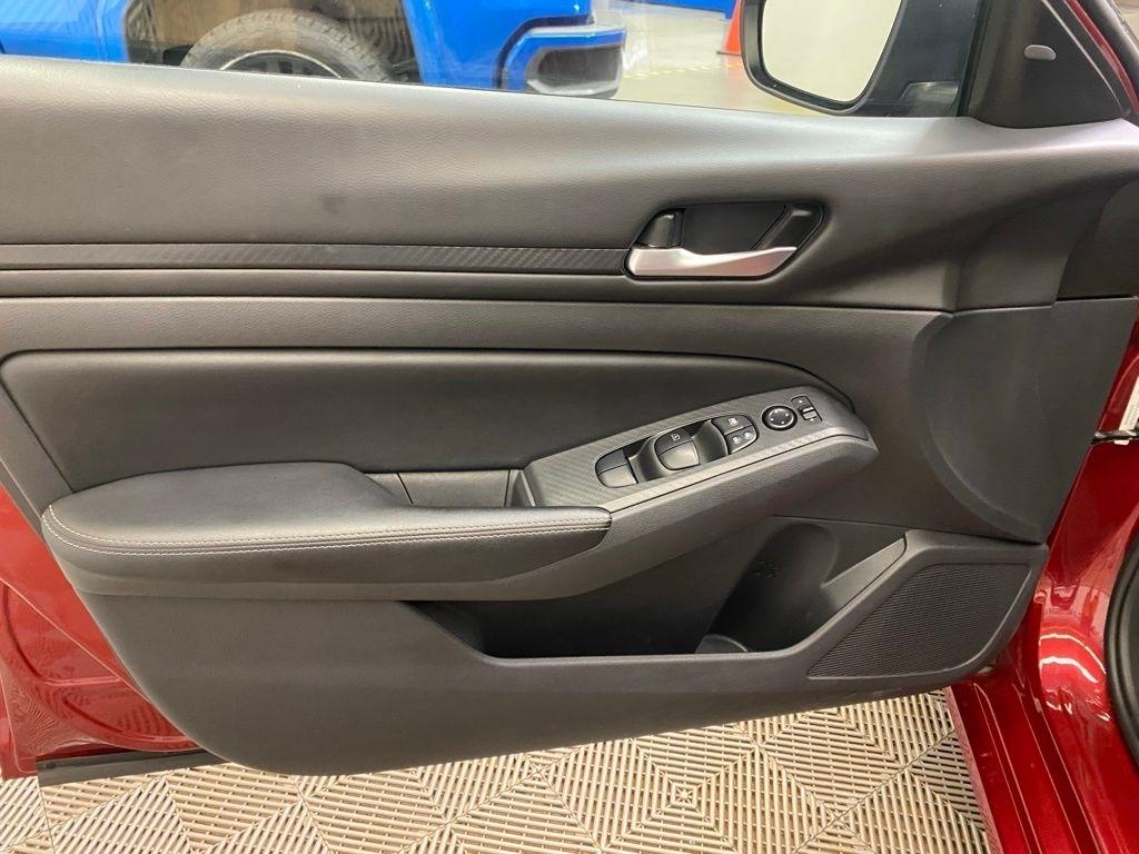 2025 Nissan Altima SV - Photo 16