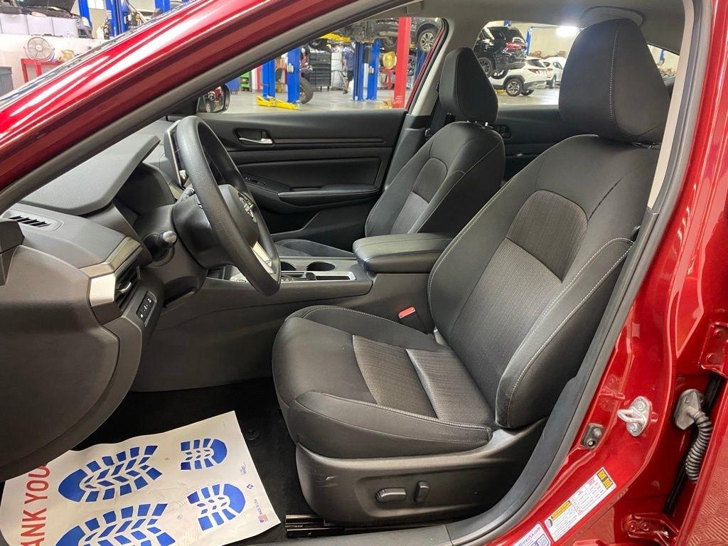 2025 Nissan Altima SV - Photo 17