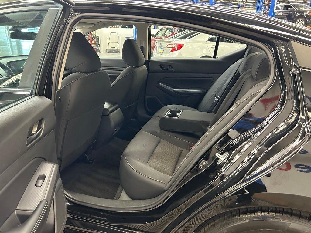 2025 Nissan Altima SV - Photo 14