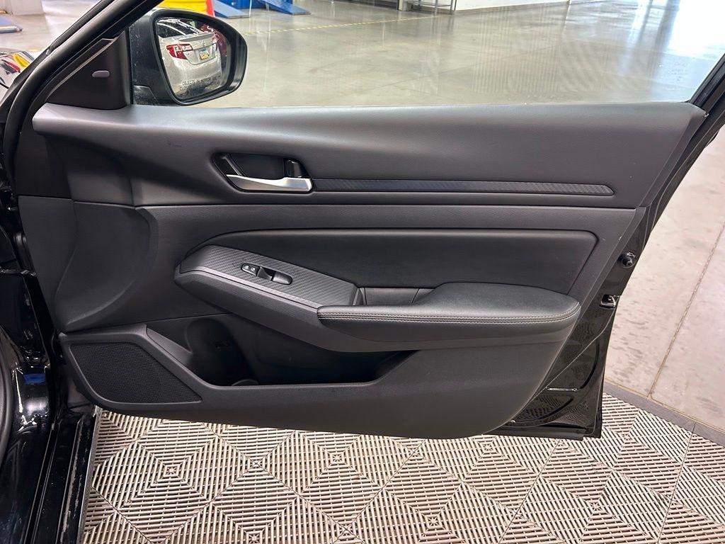2025 Nissan Altima SV - Photo 15