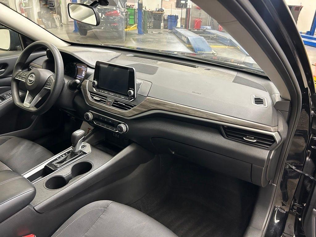 2025 Nissan Altima SV - Photo 16