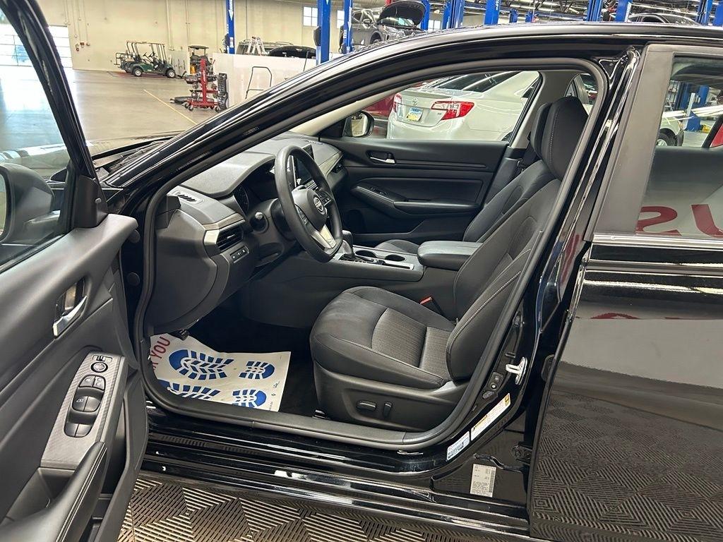 2025 Nissan Altima SV - Photo 17