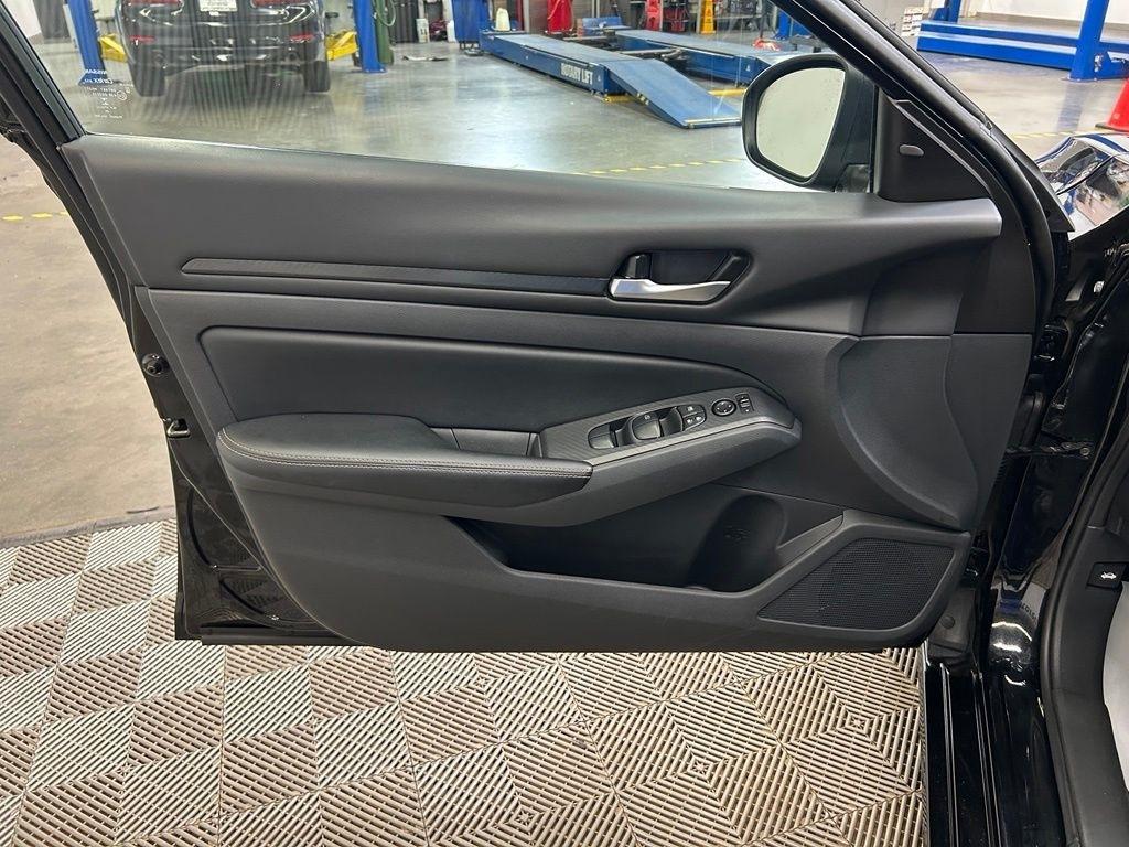 2025 Nissan Altima SV - Photo 22