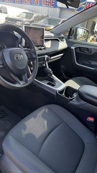 Toyota RAV4 LE 2024