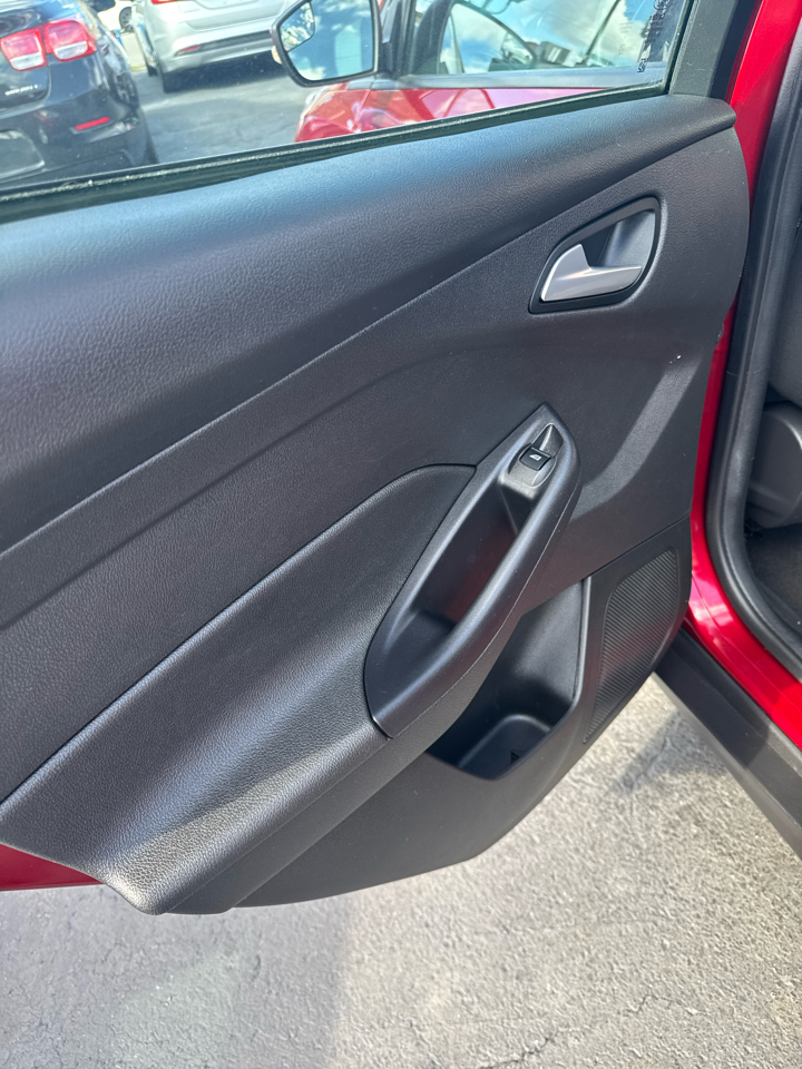 Ford Focus SE Hatch 2015