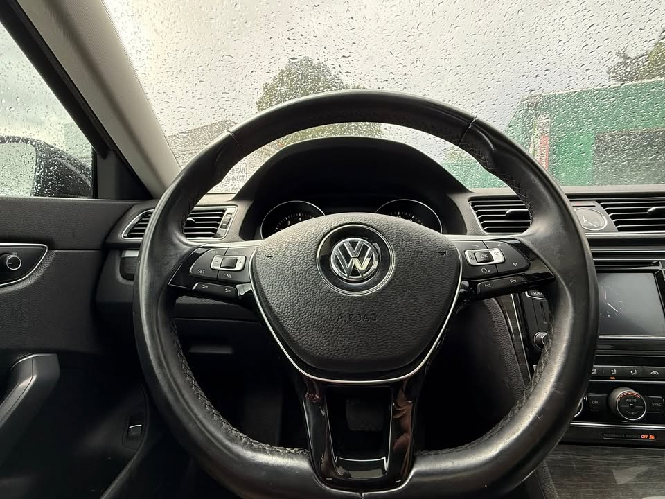 Volkswagen Passat 1.8T SE Auto 2017