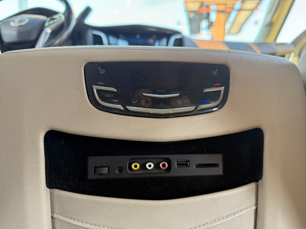 Cadillac Escalade 4WD 4dr Luxury 2015