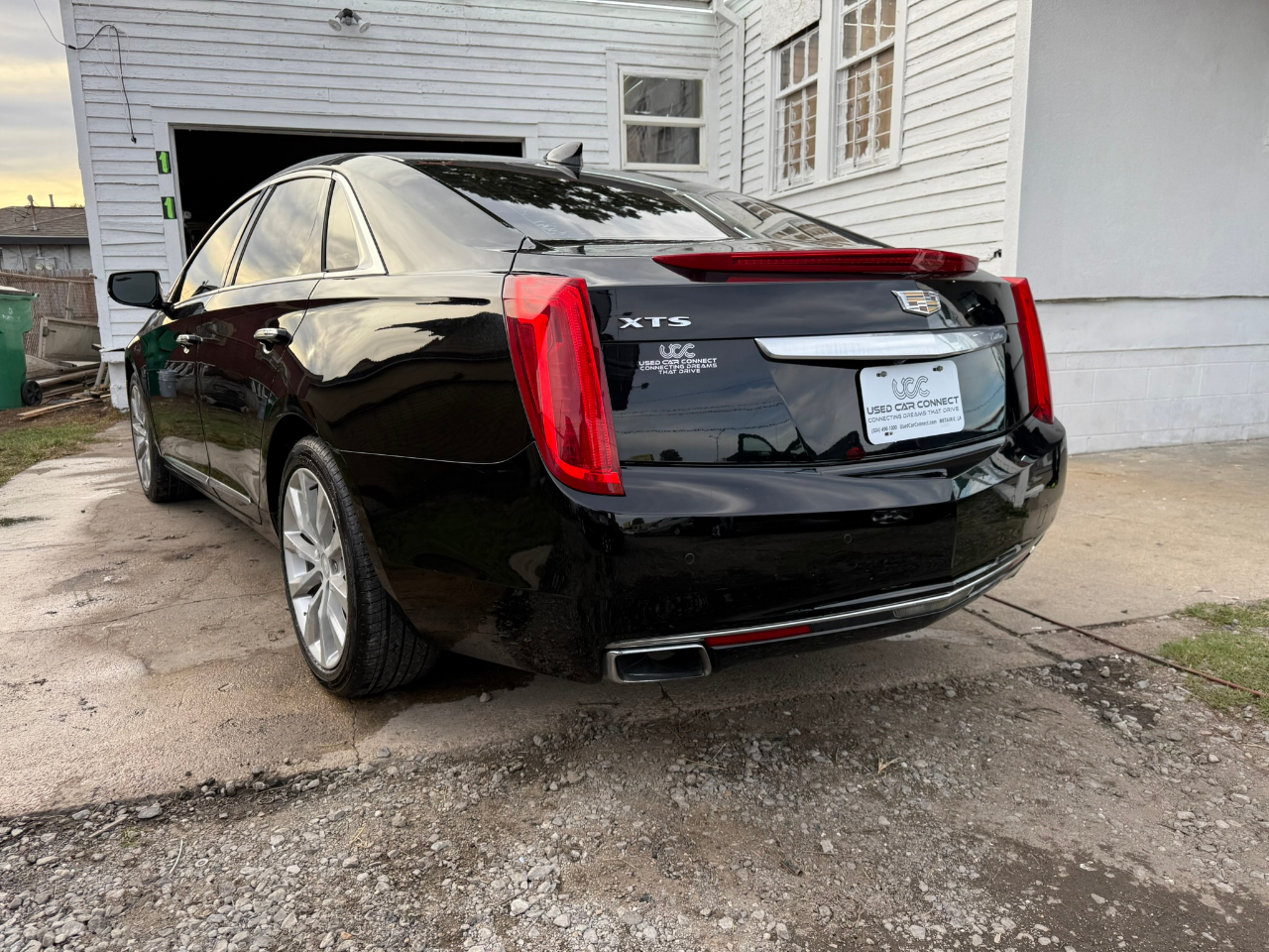 Cadillac XTS 4dr Sdn Luxury FWD 2017