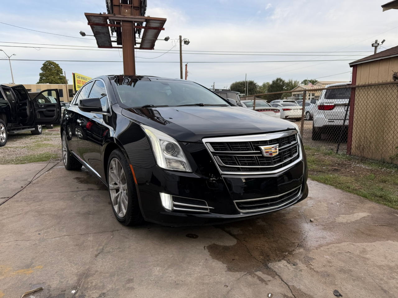 Cadillac XTS 4dr Sdn Luxury FWD 2017