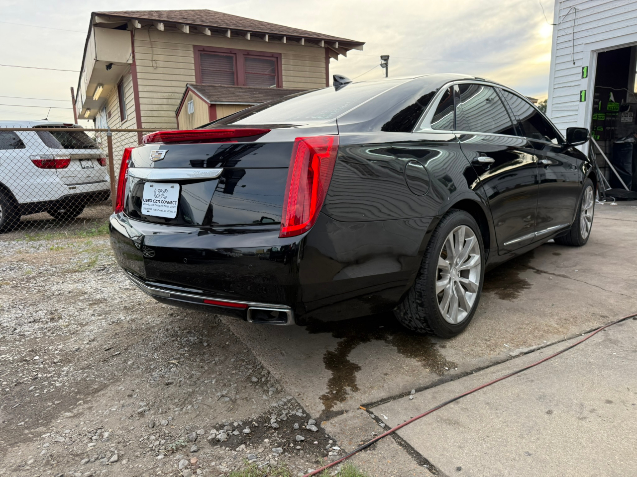 Cadillac XTS 4dr Sdn Luxury FWD 2017
