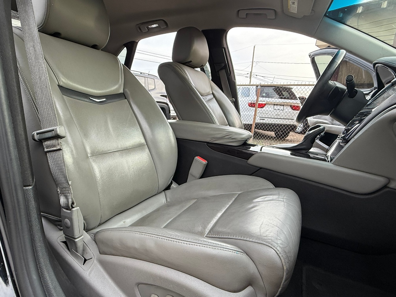 Cadillac XTS 4dr Sdn Luxury FWD 2017