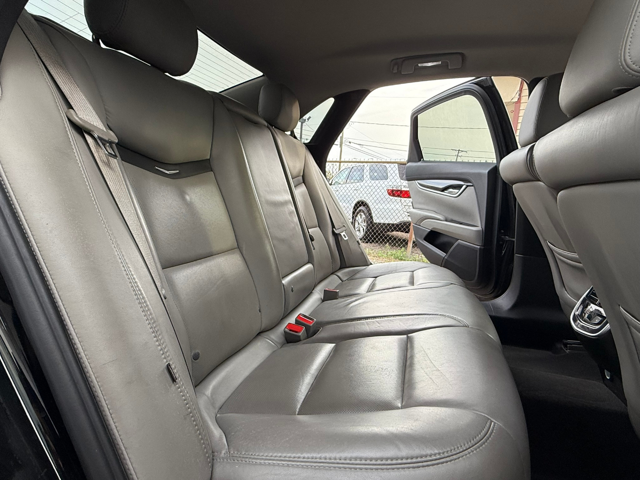 Cadillac XTS 4dr Sdn Luxury FWD 2017