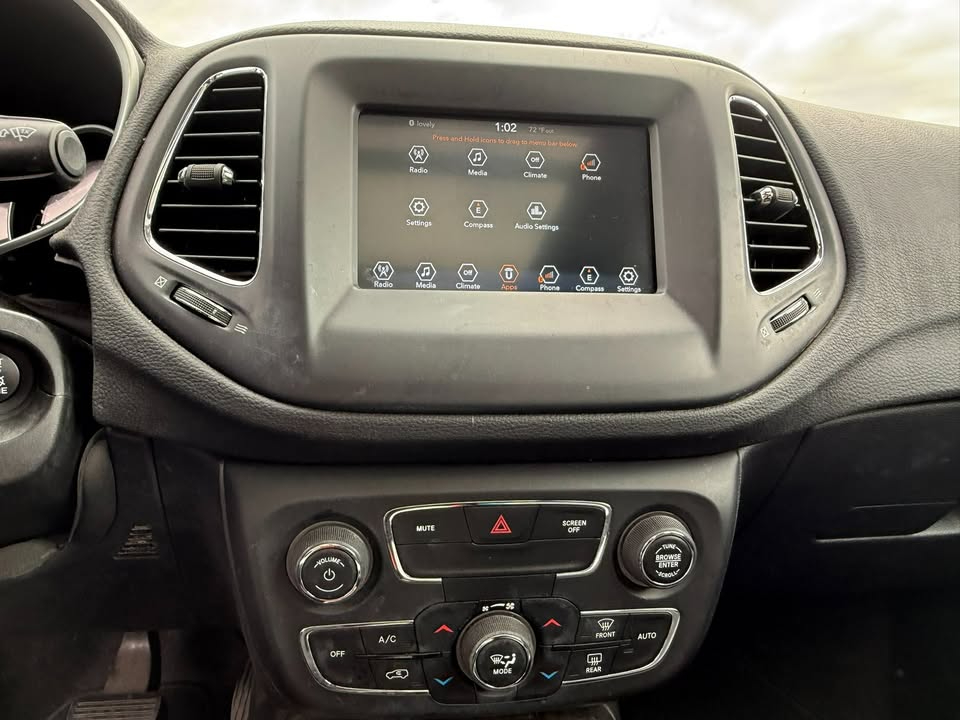 Jeep Compass Latitude w/Sun/Wheel Pkg FWD *Ltd Avail* 2020