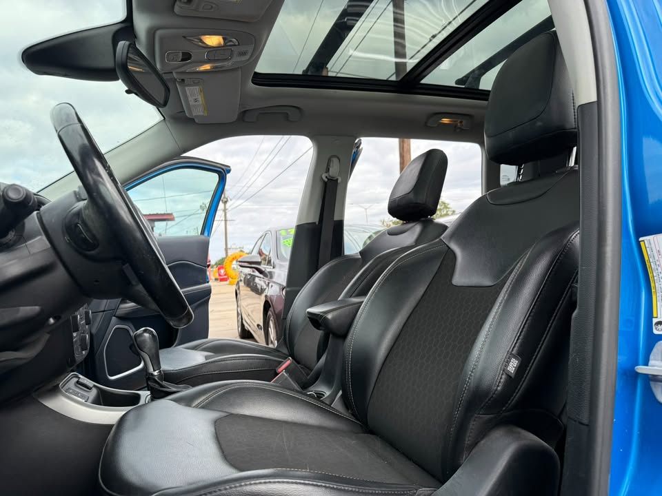 Jeep Compass Latitude w/Sun/Wheel Pkg FWD *Ltd Avail* 2020